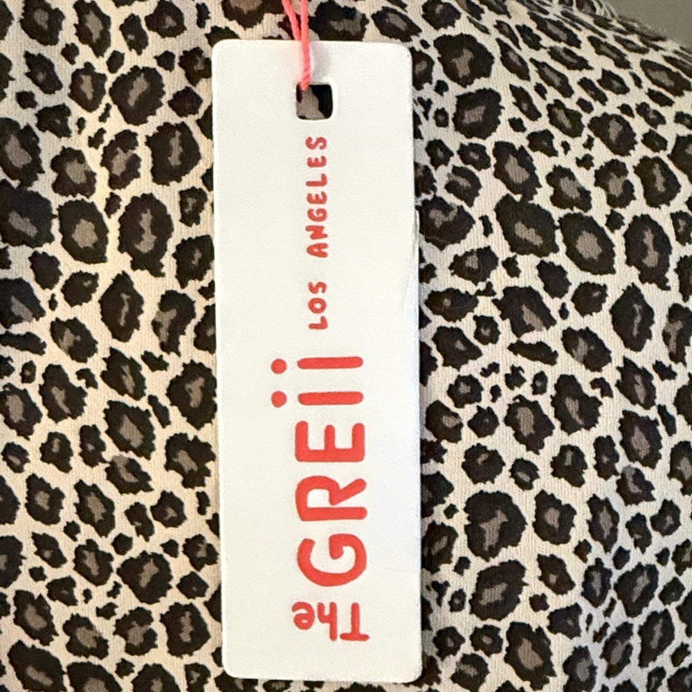 The GREII ladies, leopard print crewneck flowy sleeves, medium NWT - Picture 6 of 14